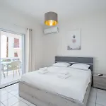 Apartment Casa Albastra & Porto Heli