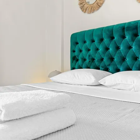 Apartment Casa Albastra & *